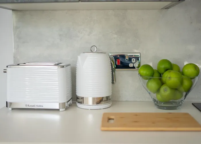 Renata's House Гостевой дом Бристоль